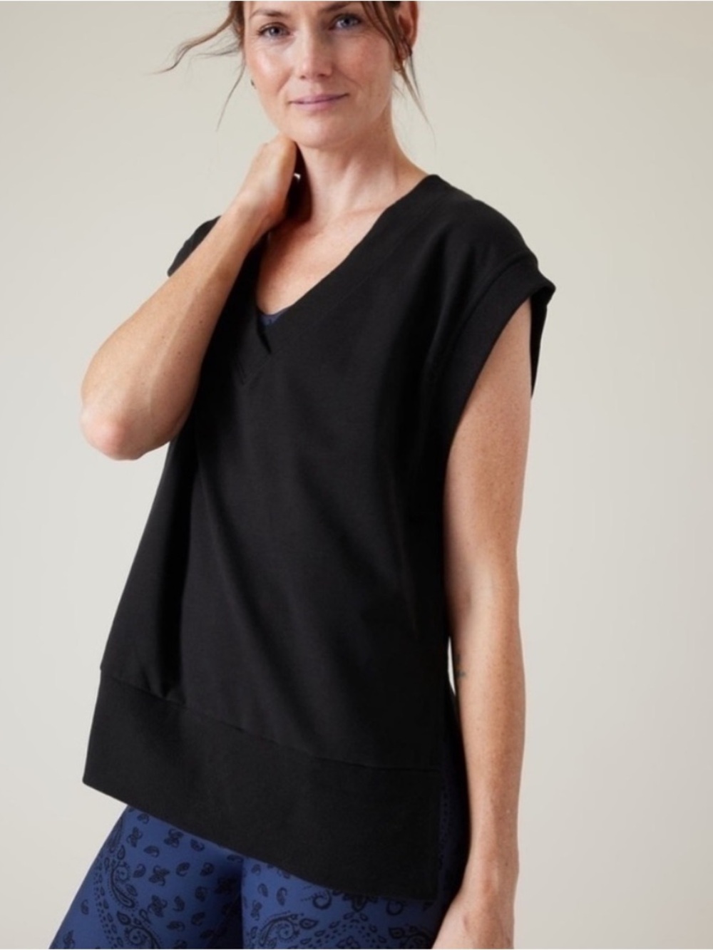 ATHLETA Retroterry V-Neck Sweatshirt Tee Black Athleisure Sporty Size Large